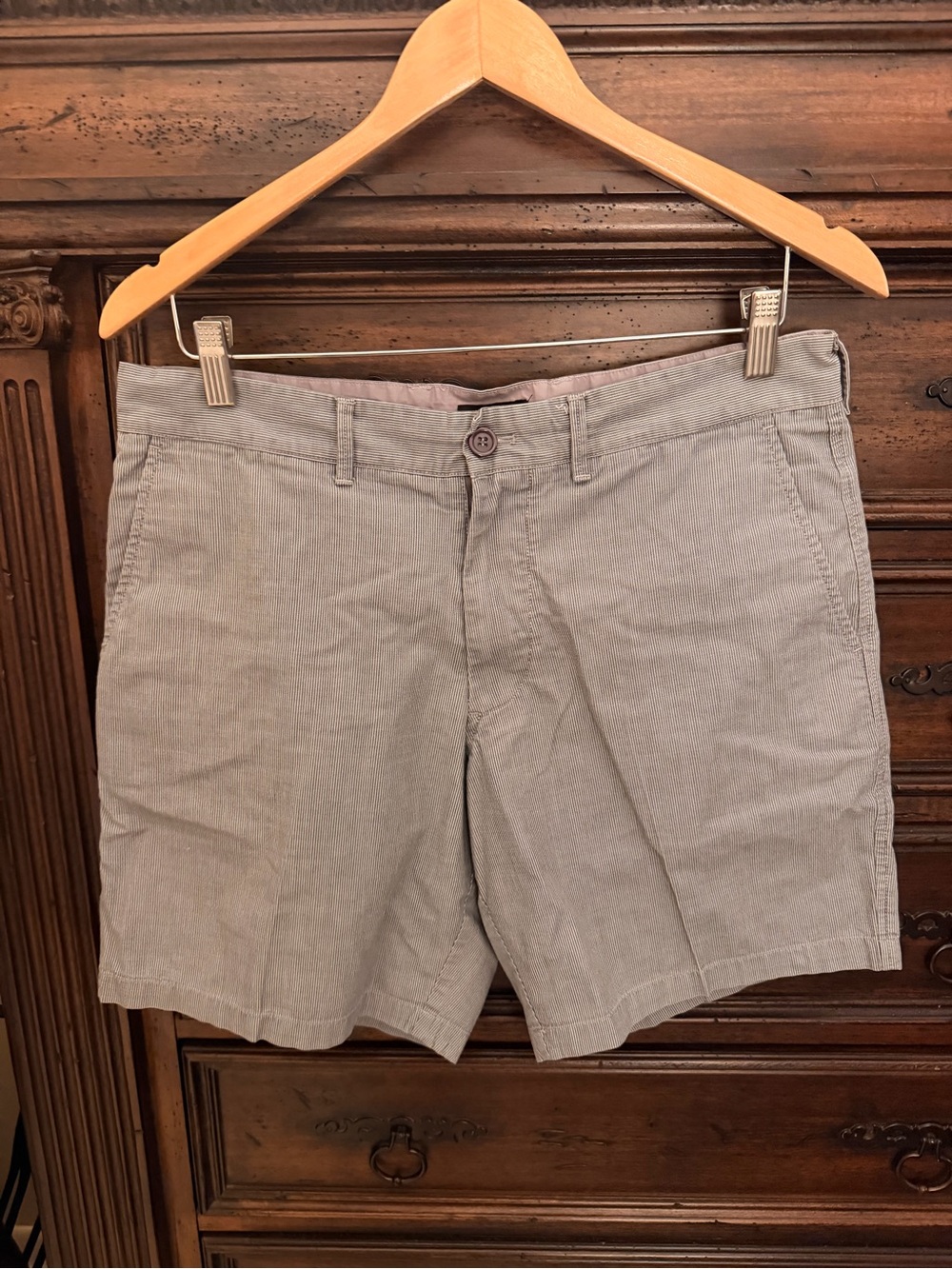 Men's Casual Shorts in Light Gray